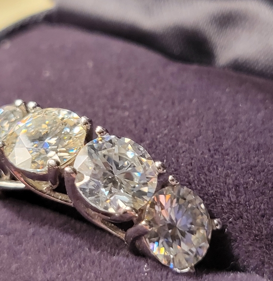 6 Carat Diamond Wedding Rings - Picture 7 of 14